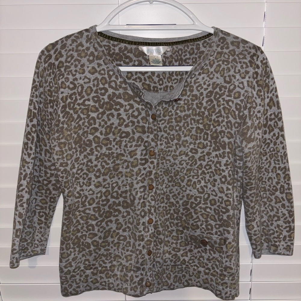 Austin Clothing Co. Gray and Brown Leopard Print Top